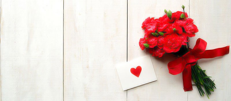 Writing The Perfect Message Along With The Flowers